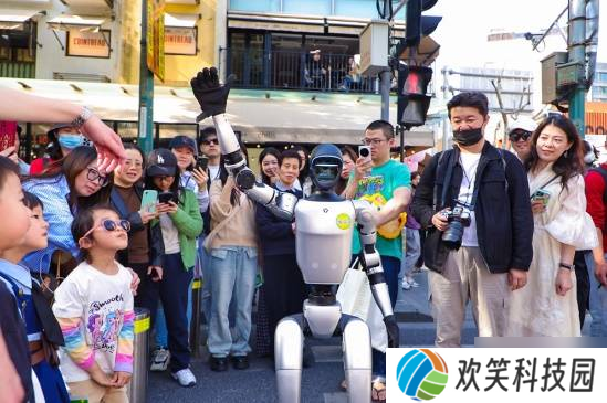 心动小镇又双叒叕和600号联动了？！“春日派对”快闪落地上海大学路！